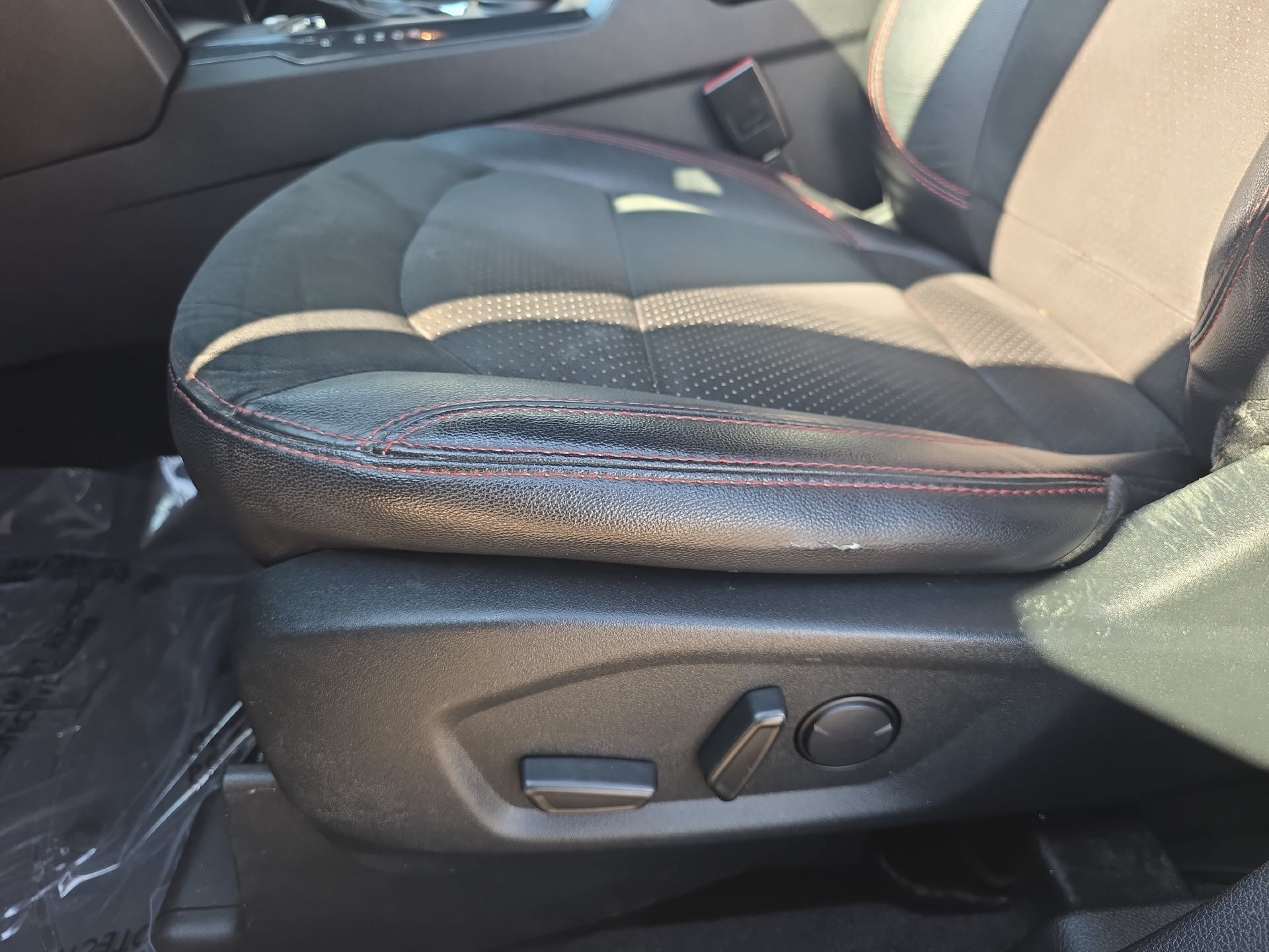 Used 2019 Ford Explorer XLT w/ Equipment Group 202A FWD image 28