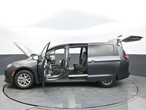 Used 2023 Chrysler Voyager LX FWD image 61