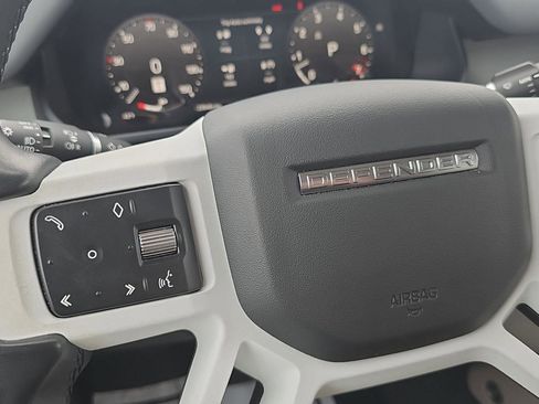 Used 2023 Land Rover Defender 130 SE image 24