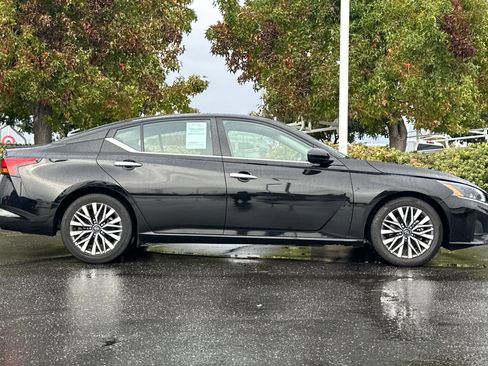 Certified 2023 Nissan Altima 2.5 SV image 3
