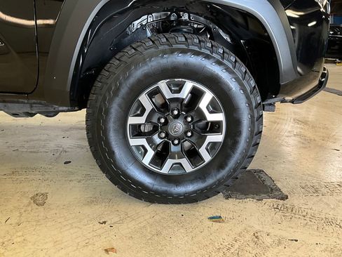 Used 2016 Toyota Tacoma TRD Off-Road image 15