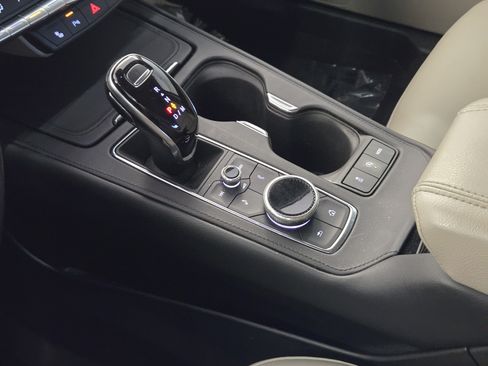 Used 2023 Cadillac XT4 Luxury w/ Cold Weather Package FWD image 21