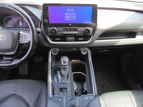 Used 2024 Toyota Grand Highlander Limited image 19