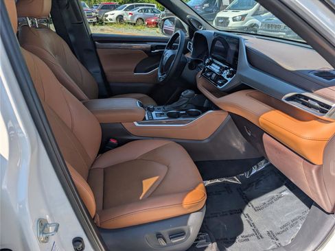 Used 2020 Toyota Highlander Platinum AWD/4WD image 11