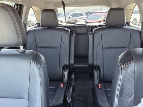 Used 2019 Toyota Highlander XLE AWD/4WD image 19