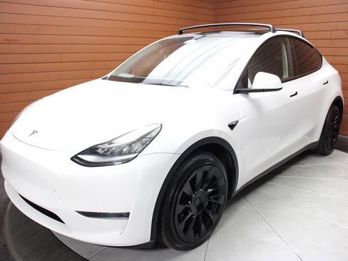 Used 2022 Tesla Model Y Long Range image 5