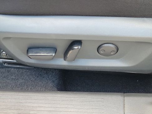 Used 2025 Nissan Rogue SV AWD/4WD image 18