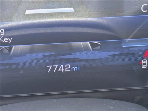 Used 2025 Chevrolet Equinox LT w/ Safety and Technology Package FWD image 11