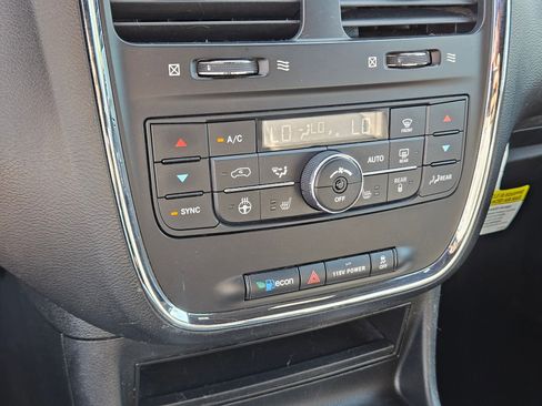 Used 2017 Dodge Grand Caravan GT FWD image 25