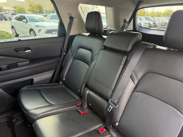 Used 2024 Nissan Pathfinder SL w/ Lighting Package (N92) AWD/4WD image 29