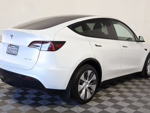 Used 2023 Tesla Model Y Long Range AWD/4WD image 4