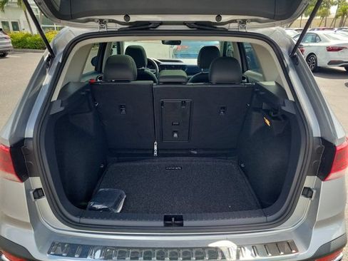 Certified 2023 Volkswagen Taos SE FWD image 12