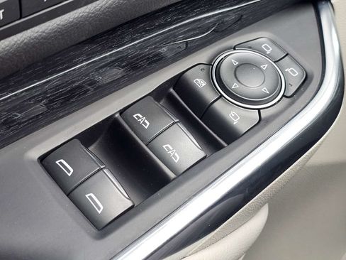 Used 2023 Cadillac XT4 Premium Luxury FWD image 23