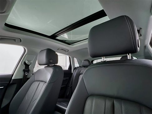 Used 2024 Audi Q8 e-tron Premium Plus image 14