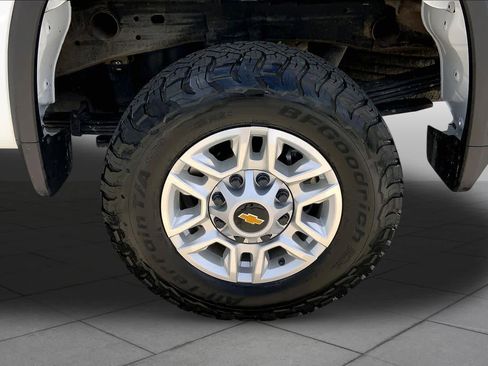 Used 2025 Chevrolet Silverado 2500 LT w/ Safety Package AWD/4WD image 11