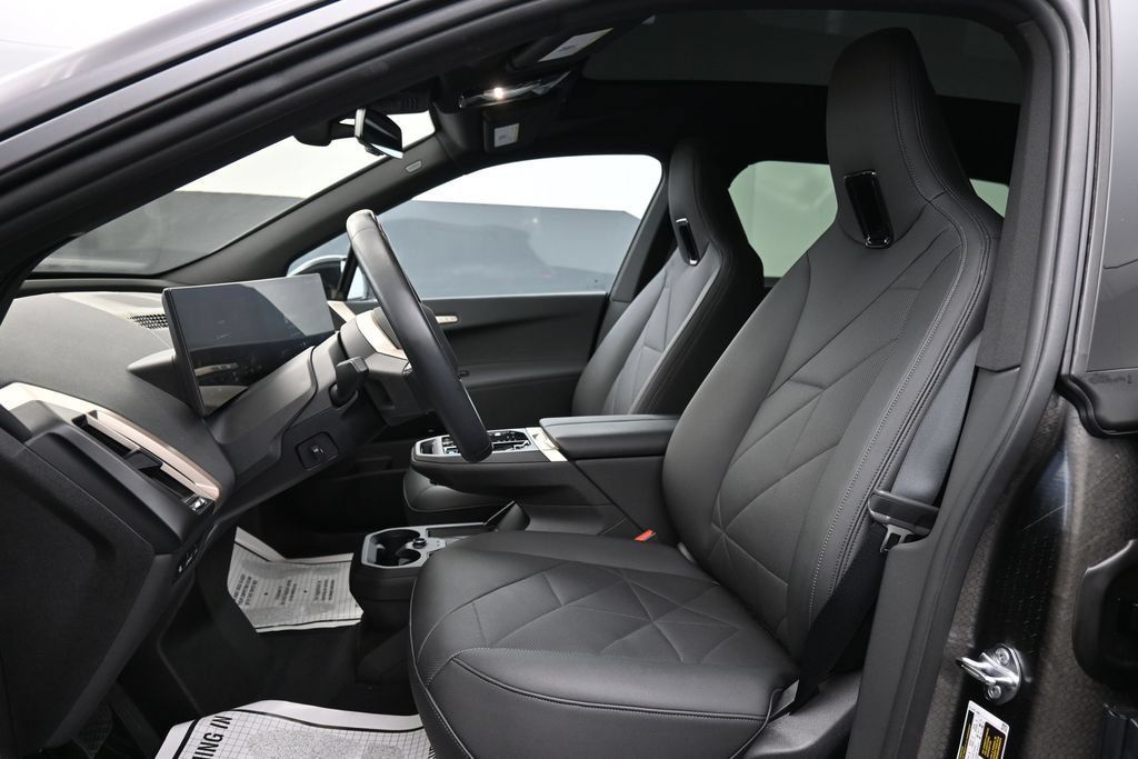 Used 2024 BMW iX xDrive50 w/ Premium Package AWD/4WD image 10