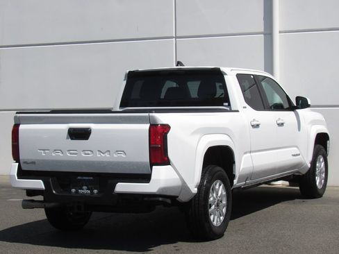 Certified 2025 Toyota Tacoma SR5 AWD/4WD image 6