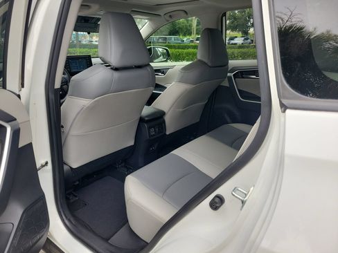 Used 2019 Toyota RAV4 XLE Premium w/ Cold Weather Package FWD image 10
