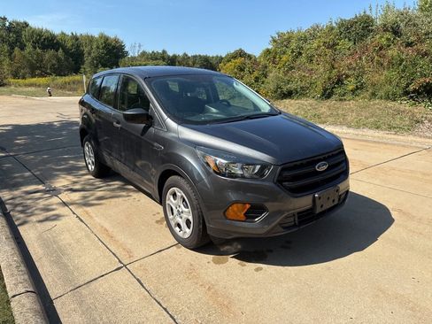 Used 2019 Ford Escape S image 3