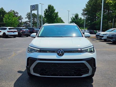 Used 2025 Volkswagen Taos SEL AWD/4WD image 8