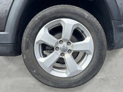 Used 2020 Jeep Compass Latitude w/ Advanced Safety Group FWD image 19