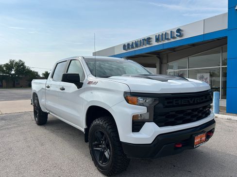 Used 2023 Chevrolet Silverado 1500 Custom Trail Boss image 1