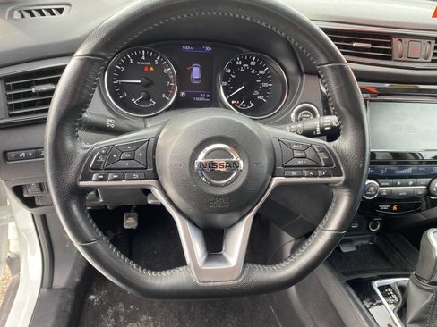 Used 2016 Nissan Rogue SV image 8