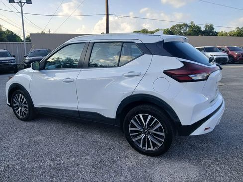 Used 2022 Nissan Kicks SV FWD image 5