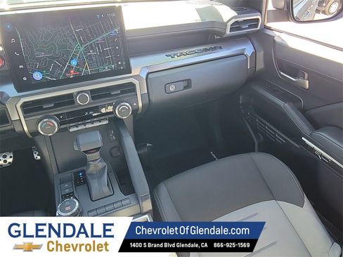 Used 2025 Toyota Tacoma TRD Sport image 25