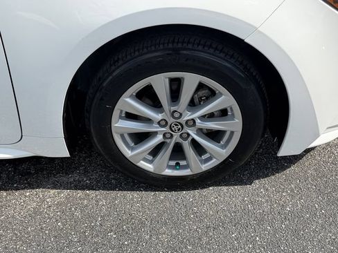 Used 2024 Toyota Corolla LE w/ LE Convenience Package FWD image 20