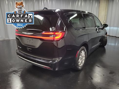 Used 2025 Chrysler Pacifica Select FWD image 8