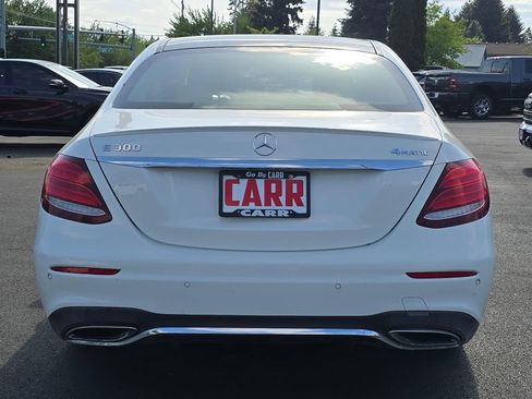 Used 2017 Mercedes-Benz E 300 4MATIC image 4