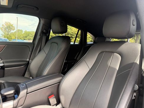 Used 2021 Mercedes-Benz GLA 250 4MATIC w/ Premium Package image 15
