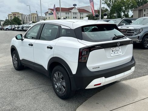 Used 2025 Nissan Kicks S FWD image 5