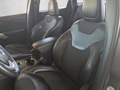 Used 2018 Jeep Cherokee Latitude Plus FWD image 15