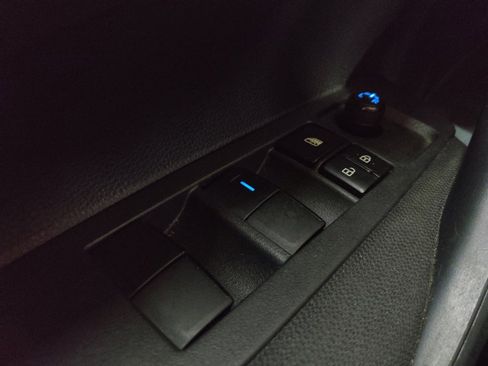 Used 2021 Toyota Corolla LE w/ Carpet Mat Package (TMS) FWD image 27