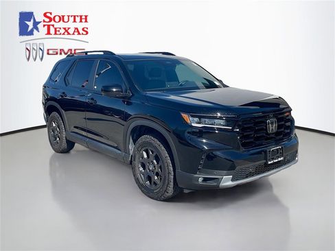 Used 2025 Honda Pilot TrailSport image 1