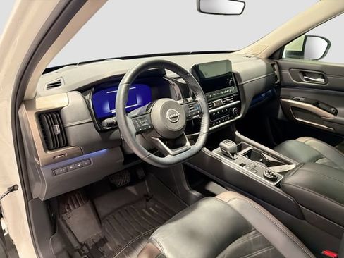Used 2023 Nissan Pathfinder Platinum AWD/4WD image 9