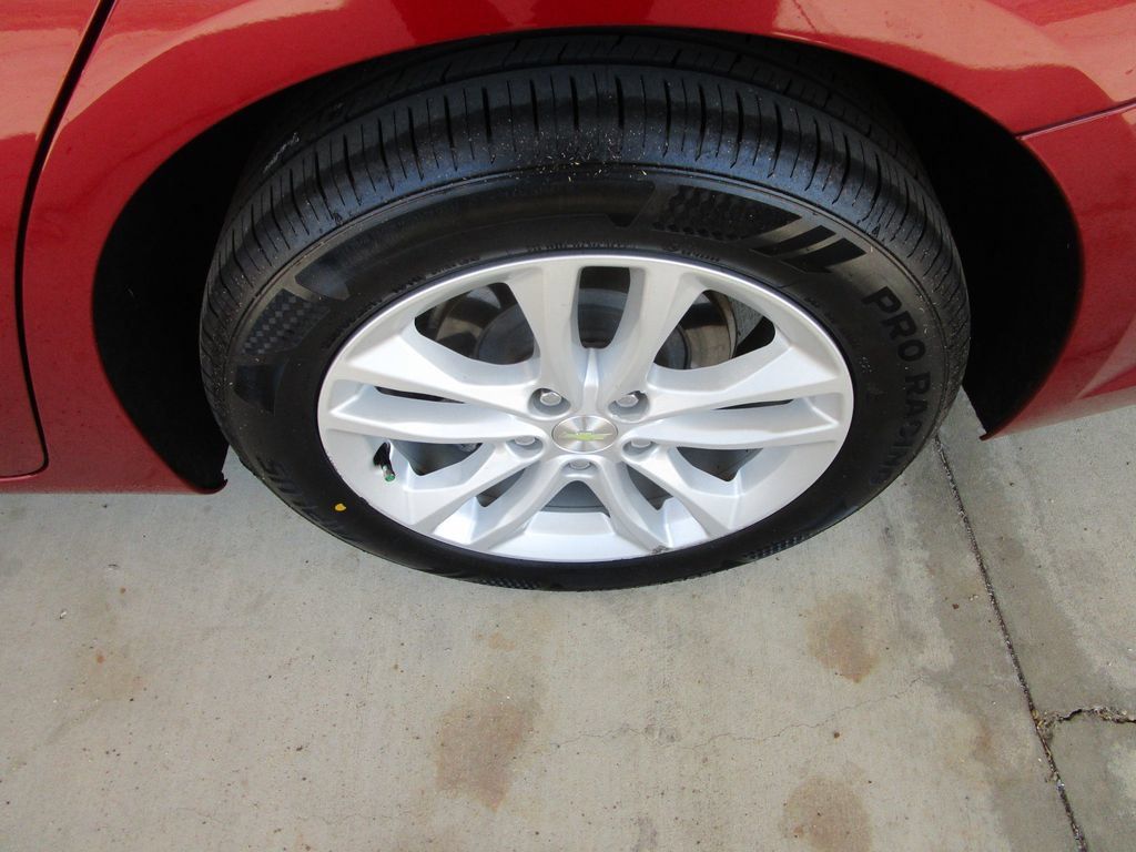 Used 2018 Chevrolet Malibu LT FWD image 11