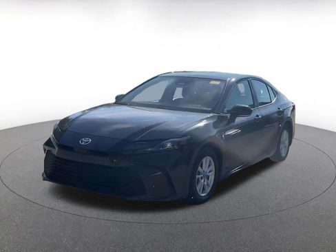Used 2025 Toyota Camry LE image 4