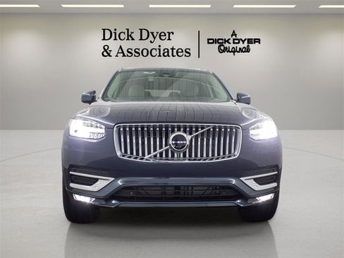 New 2025 Volvo XC90 B6 Plus w/ Protection Package Premier image 9