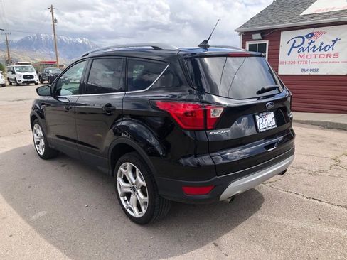 Used 2019 Ford Escape Titanium image 3