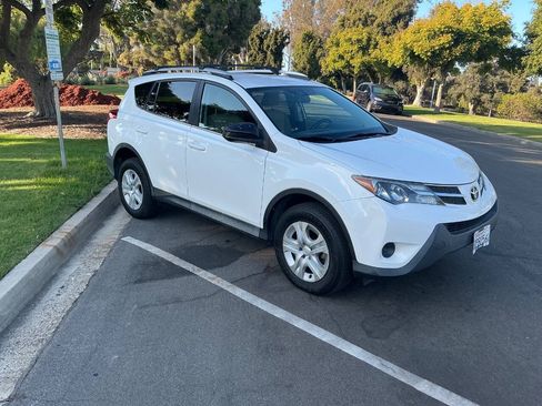 Used 2013 Toyota RAV4 LE FWD image 7
