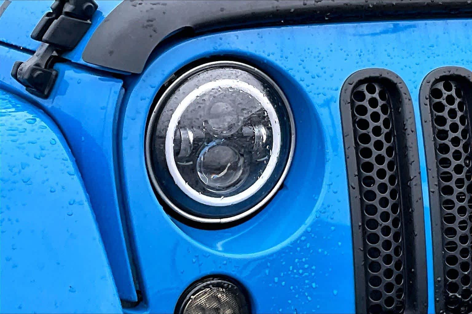 Used 2012 Jeep Wrangler Unlimited Rubicon w/ Dual Top Group AWD/4WD image 22