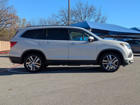Used 2018 Honda Pilot Touring image 3