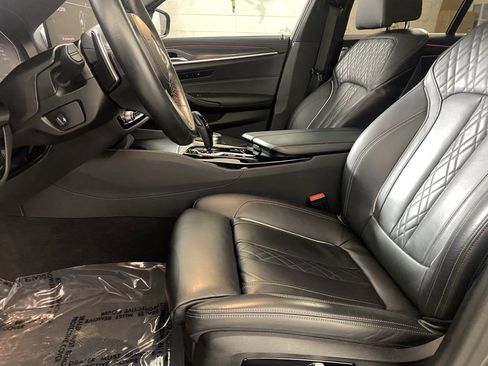 Used 2023 BMW M550i xDrive image 30