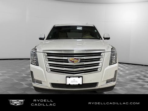 Used 2018 Cadillac Escalade Platinum AWD/4WD image 8