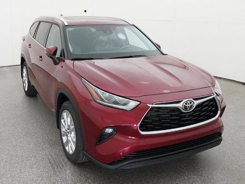 New 2026 Toyota Highlander Limited image 18