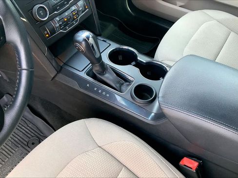 Used 2019 Ford Explorer XLT w/ Equipment Group 201A FWD image 17