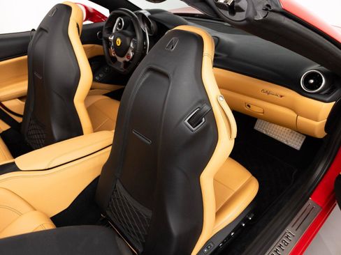 Certified 2017 Ferrari California T RWD image 59